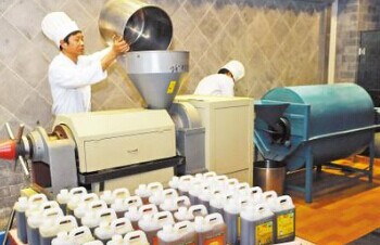 榨油機行業(yè)前景 榨油坊火爆的黃金產(chǎn)業(yè)(圖1) 榨油機行業(yè)前景 榨油坊火爆的黃金產(chǎn)業(yè)(圖1)